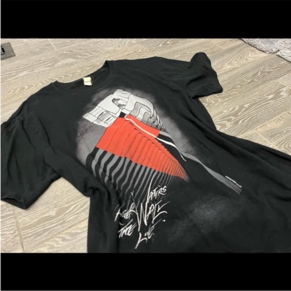 Graphic tee
